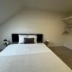 Spacious 5br & 1lr Retreat For Families & Groups For 18p With Tv & Wifi شقة