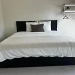 Spacious 5br & 1lr Retreat For Families & Groups For 18p With Tv & Wifi شقة
