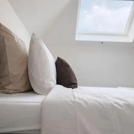 Spacious 5br Retreat For Families & Groups For 16p With Wifi Lägenhet