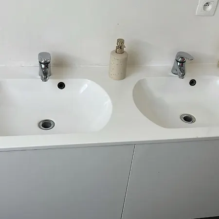 Spacious 5br Retreat For Families & Groups For 16p With Wifi Lägenhet Gent