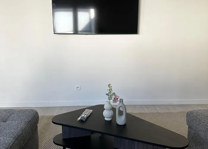 Spacious 5br & 1lr Retreat For Families & Groups For 18p With Tv & Wifi Appartement *