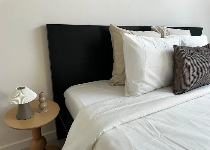 Spacious 5br & 1lr Retreat For Families & Groups For 18p With Tv & Wifi Apartamento *