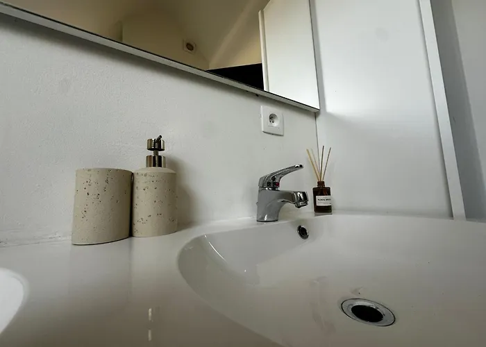 Spacious 5br & 1lr Retreat For Families & Groups For 18p With Tv & Wifi